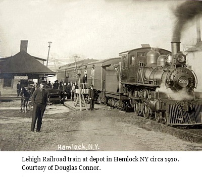 hcl_railroad_hemlock_1910_lehigh_depot_and_train02_resize400x300
