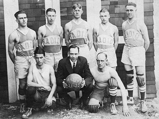 hcl_school_springwater_news_article_1922_boys_basketball_resize320