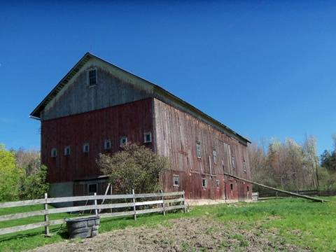 hcl_pic02_barn_canadice_coykendall_coriddi_2011_resize480