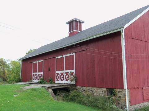 hcl_pic02_barn_canadice_stewart_barnett_2011_resize480