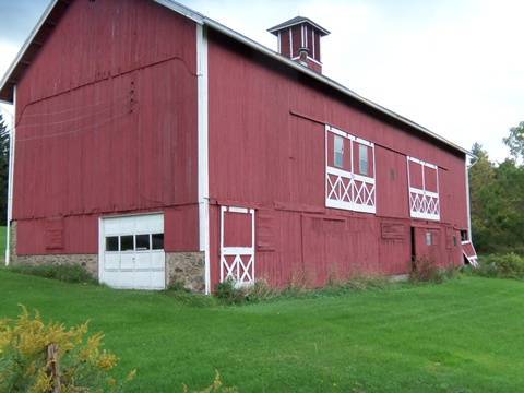 hcl_pic03_barn_canadice_stewart_barnett_2011_resize480