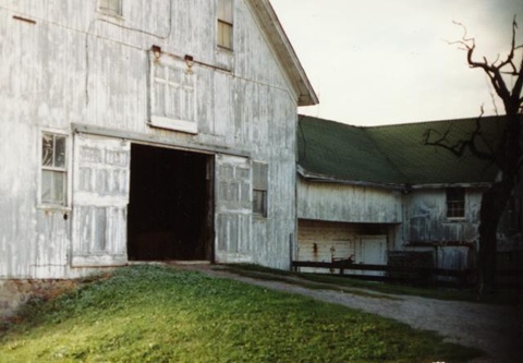 hcl_pic01_barn_hemlock_blackmer_gray_2003_resize480