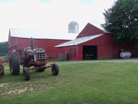 hcl_pic01_barn_hemlock_blake_willard_2011_resize480