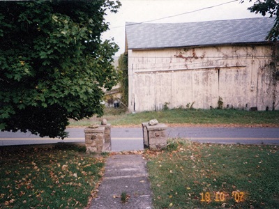 hcl_pic04_barn_hemlock_linsley_hanna_2007_resize400