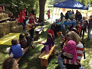 hcl_fair_springwater_fiddlers_news_article_2016_09_denise_lowery_pic02