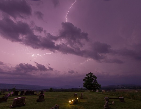 hcl_photo_dangler_dan_2022_pic01_ashley_cemetery_springwater_lightning_storm_resize600x463