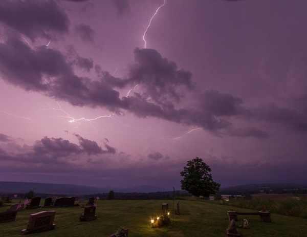 hcl_photo_dangler_dan_2022_pic01_ashley_cemetery_springwater_lightning_storm_resize600x463