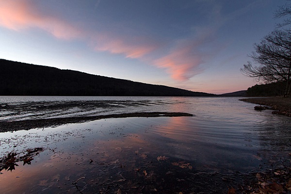 hcl_photo_dangler_dan_2022_pic05_lake_scene_canadice_looking_north_resize600x400