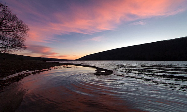 hcl_photo_dangler_dan_2022_pic06_lake_scene_canadice_looking_south_resize600x360