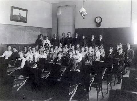 hcl_school_springwater_num02_class_1916_school_street01_ro060